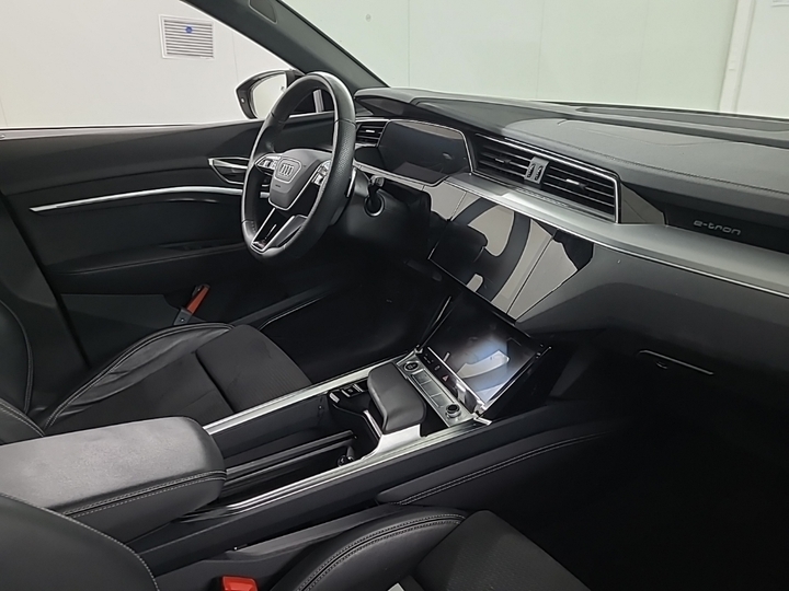 Foto 6 van Audi Q8