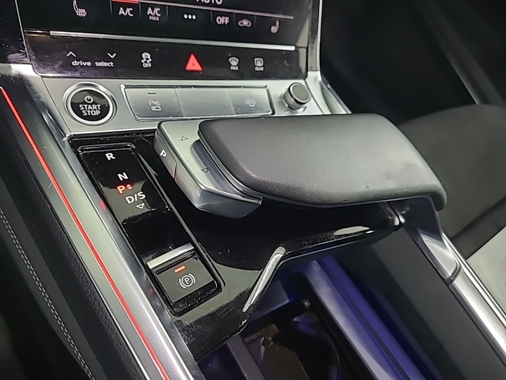 Foto 12 van Audi Q8