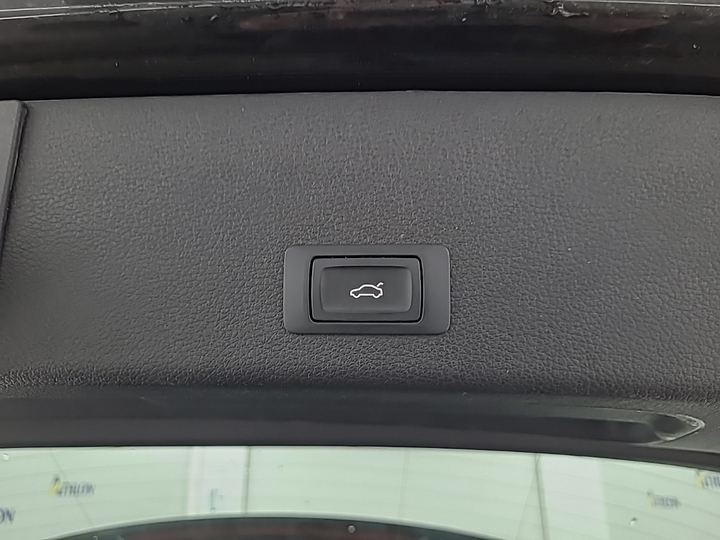 Foto 15 van Audi Q8