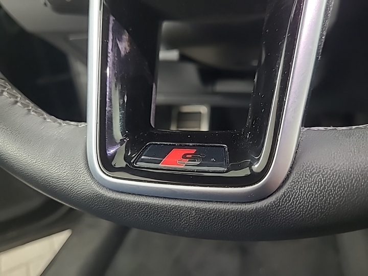 Foto 16 van Audi Q8