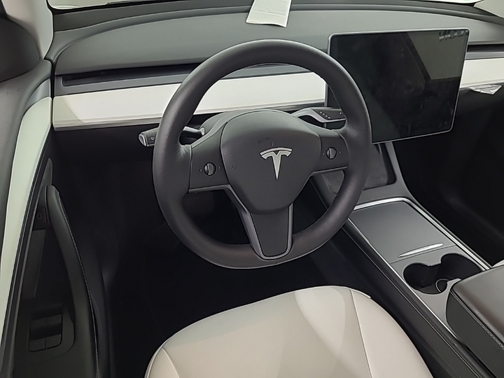 Foto 9 van Tesla Model Y