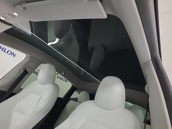 Foto 15 van Tesla Model Y