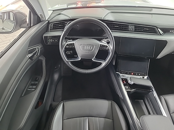 Foto 9 van Audi Q8