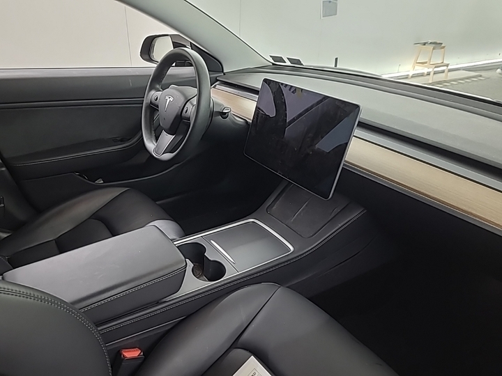 Photo 5 of Tesla Model 3