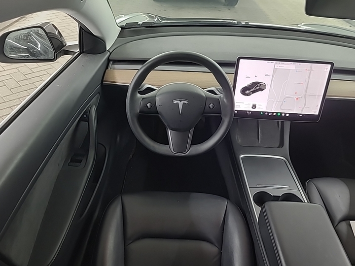 Photo 6 of Tesla Model 3