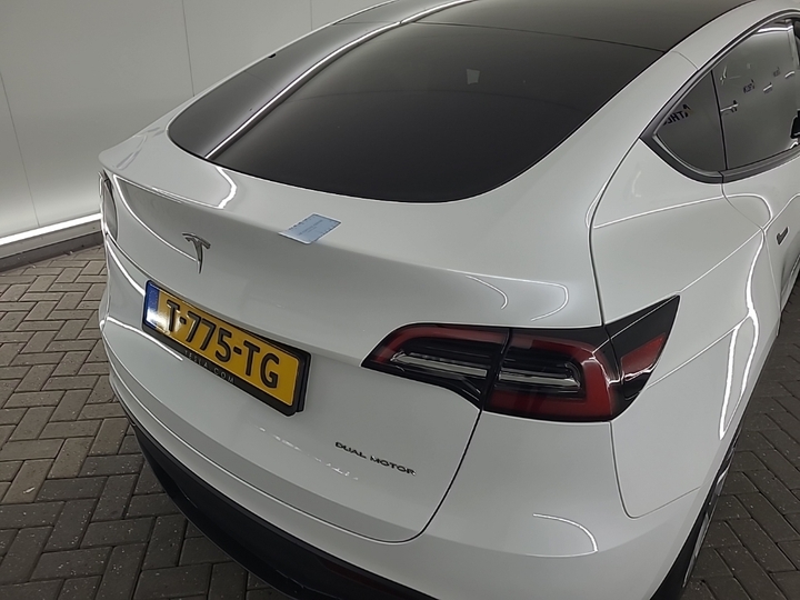 Foto 21 van Tesla Model Y