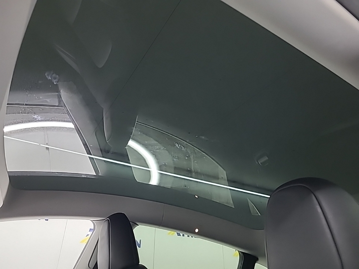 Foto 15 van Tesla Model Y
