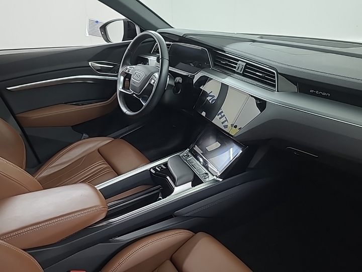 Foto 6 van Audi Q8