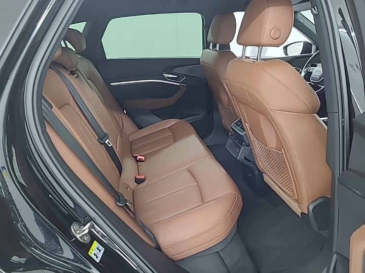 Foto 7 van Audi Q8