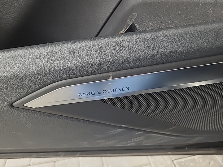 Foto 15 van Audi Q8