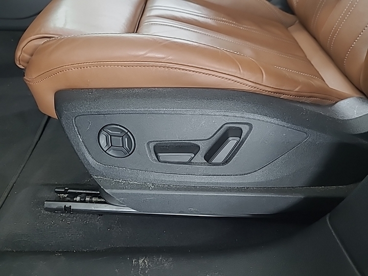 Foto 16 van Audi Q8