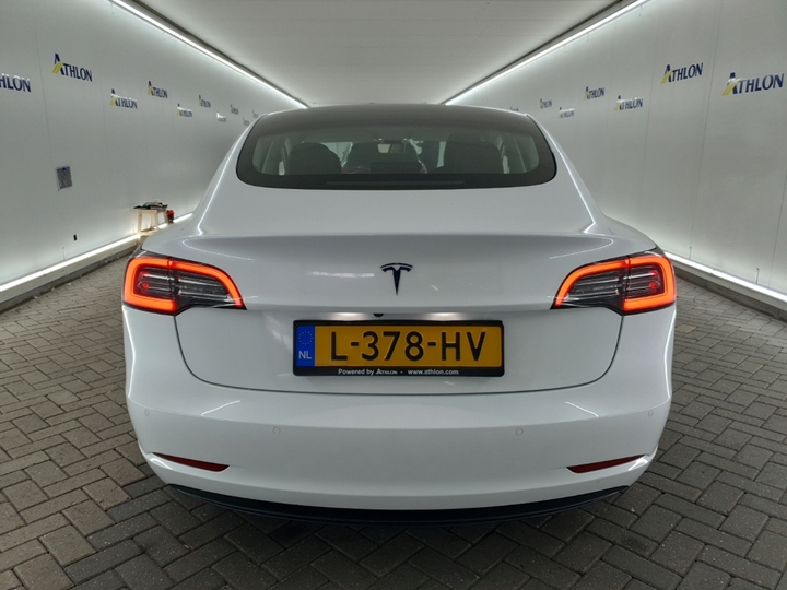 Foto 20 van Tesla Model 3