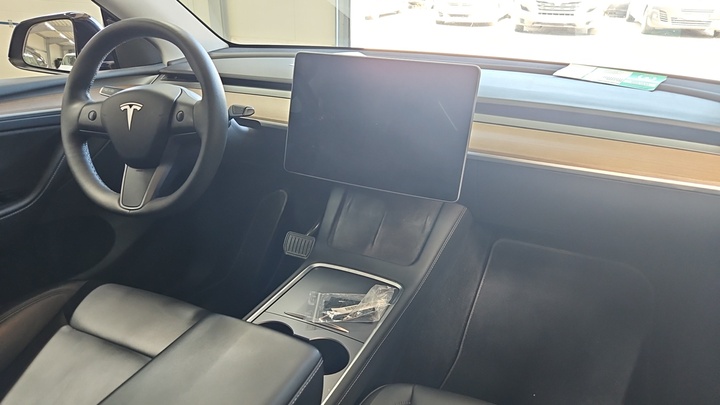 Foto 7 van Tesla Model Y