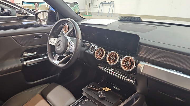 Foto 7 van Mercedes EQB