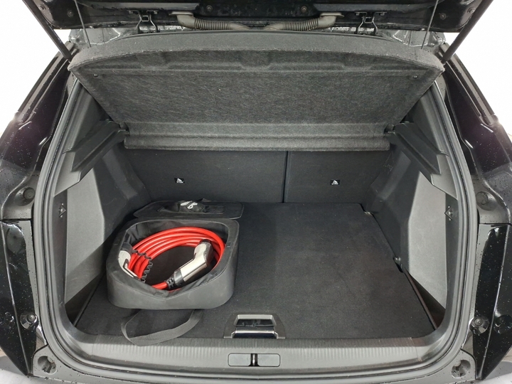 Foto 5 van Peugeot E-2008