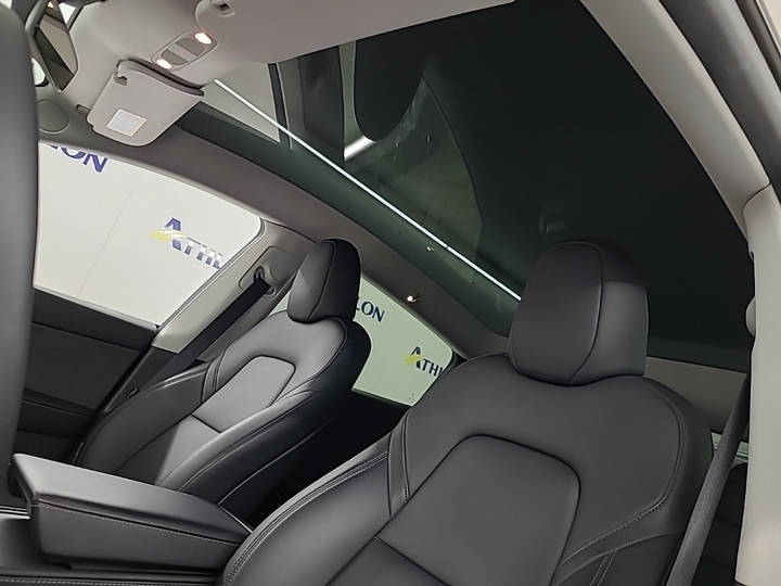 Foto 17 van Tesla Model Y
