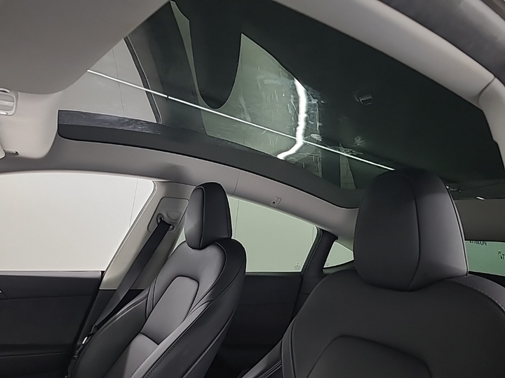 Foto 19 van Tesla Model Y