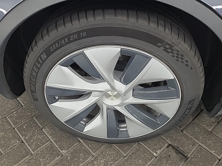 Foto 21 van Tesla Model Y