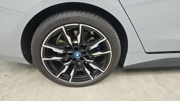 Foto 11 van BMW i4