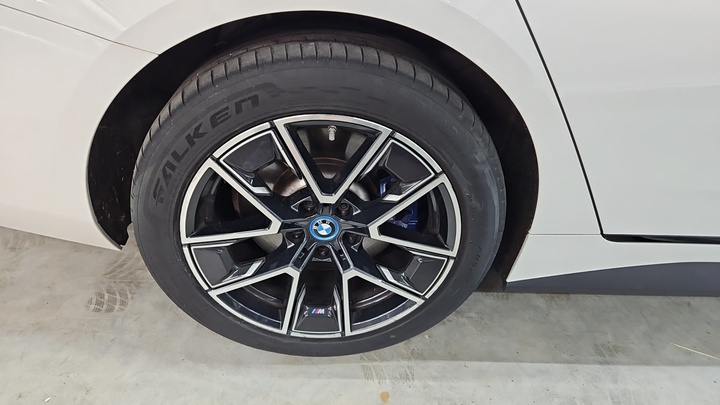 Foto 11 van BMW i4