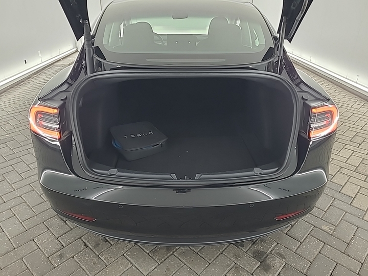 Photo 6 of Tesla Model 3