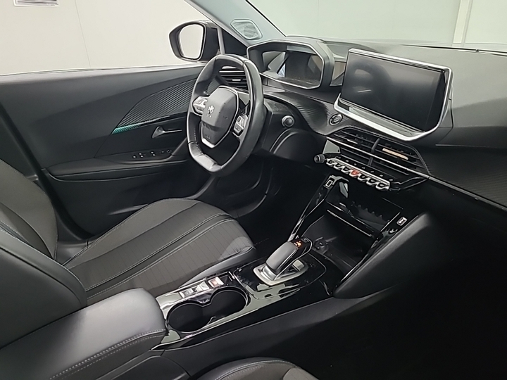 Photo 5 of Peugeot E-2008