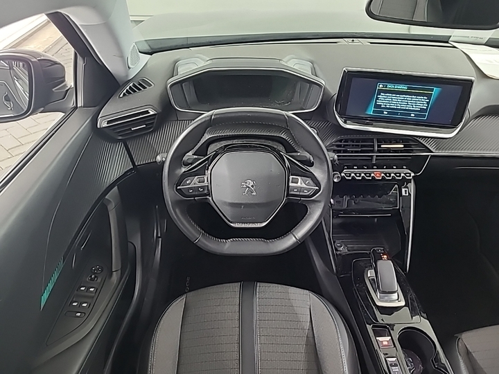Photo 7 of Peugeot E-2008