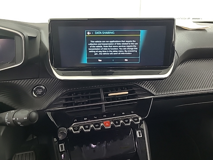 Photo 9 of Peugeot E-2008