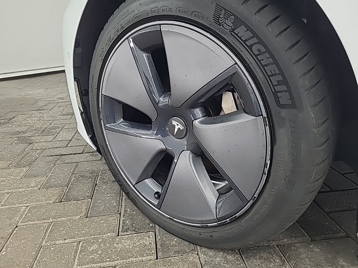 Foto 25 van Tesla Model 3
