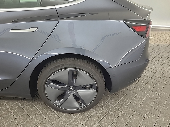 Foto 21 van Tesla Model 3