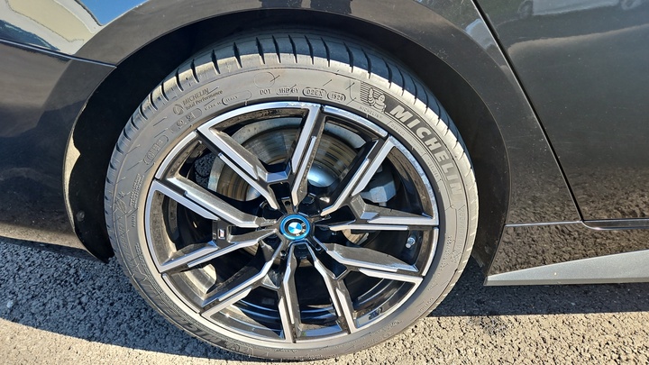 Foto 10 van BMW i4