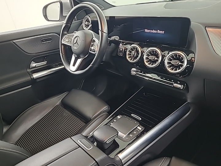 Photo 7 of Mercedes EQA