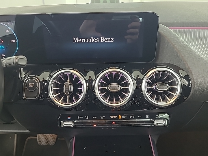 Photo 11 of Mercedes EQA