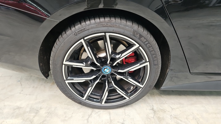 Foto 11 van BMW i4