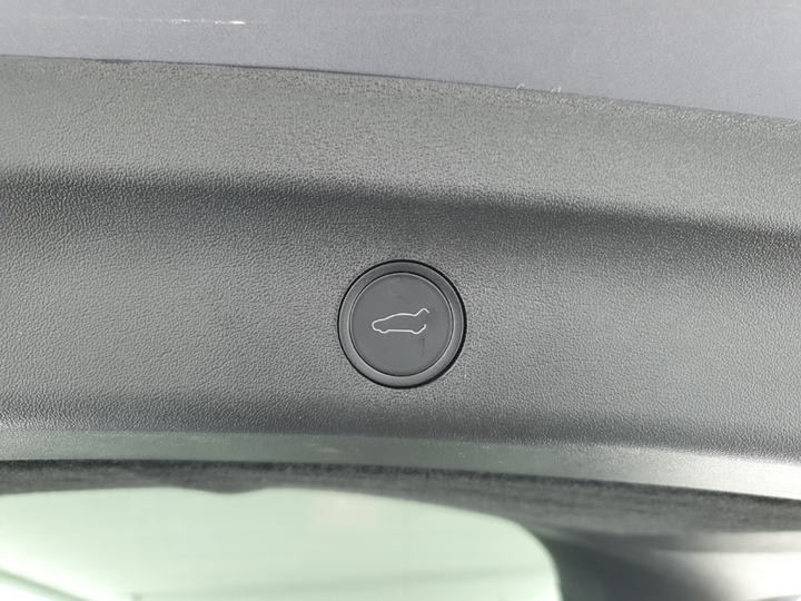 Foto 14 van Tesla Model Y