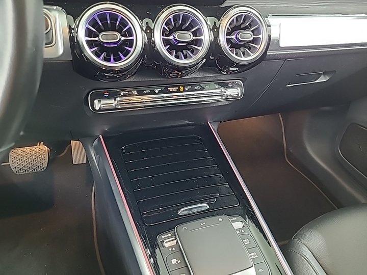 Foto 10 van Mercedes EQB