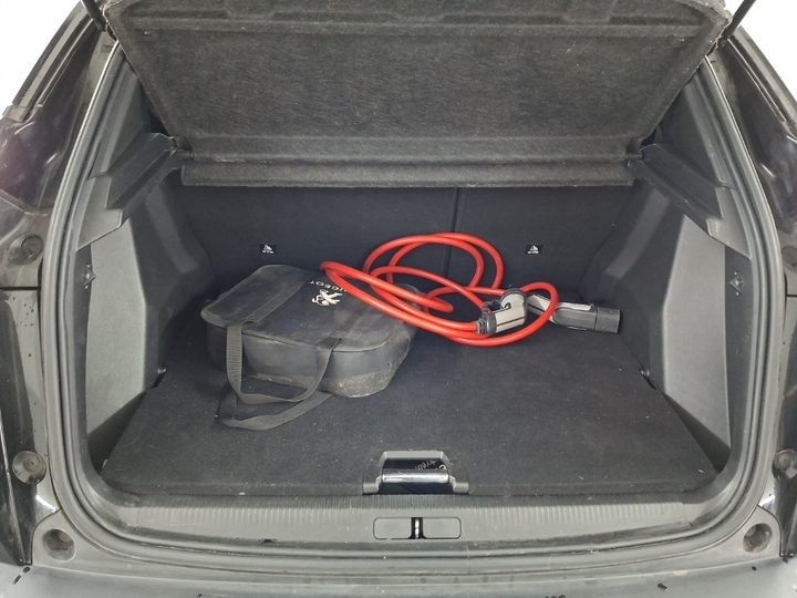 Foto 5 van Peugeot E-2008