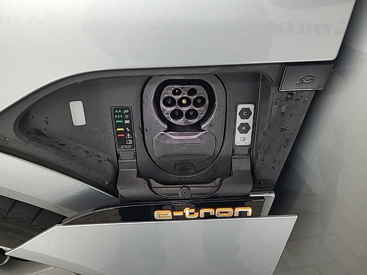 Foto 19 van Audi e-tron