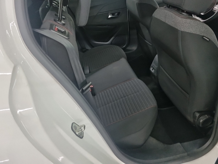 Foto 7 van Peugeot E-208