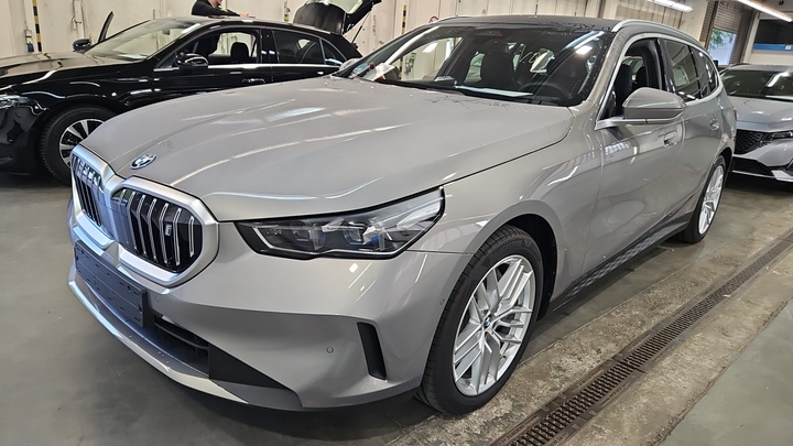 Foto 2 van BMW i5