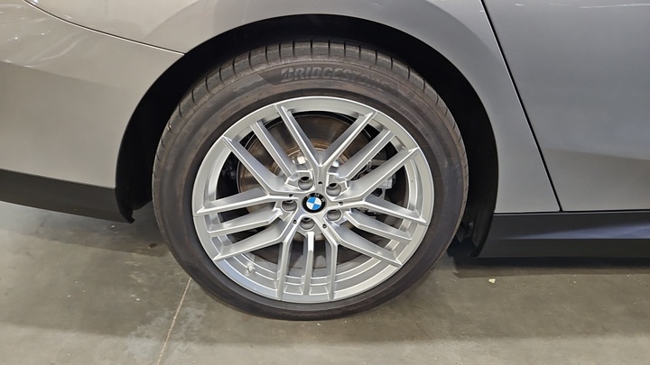 Foto 11 van BMW i5