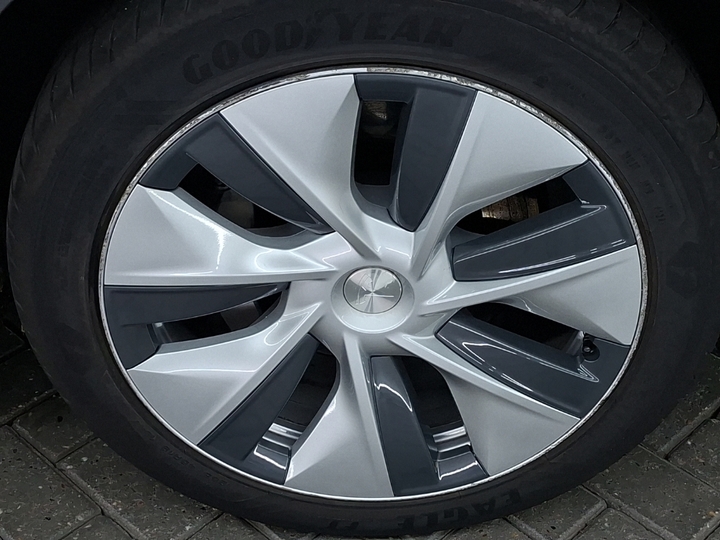 Foto 23 van Tesla Model Y