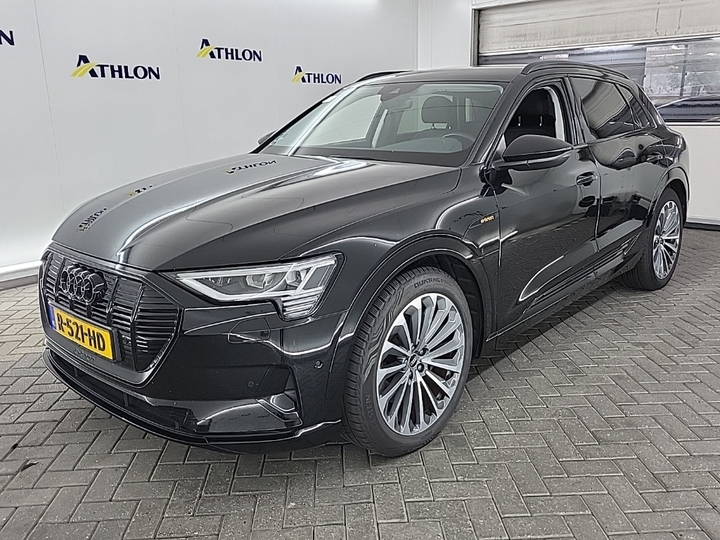 Photo 2 of Audi e-tron
