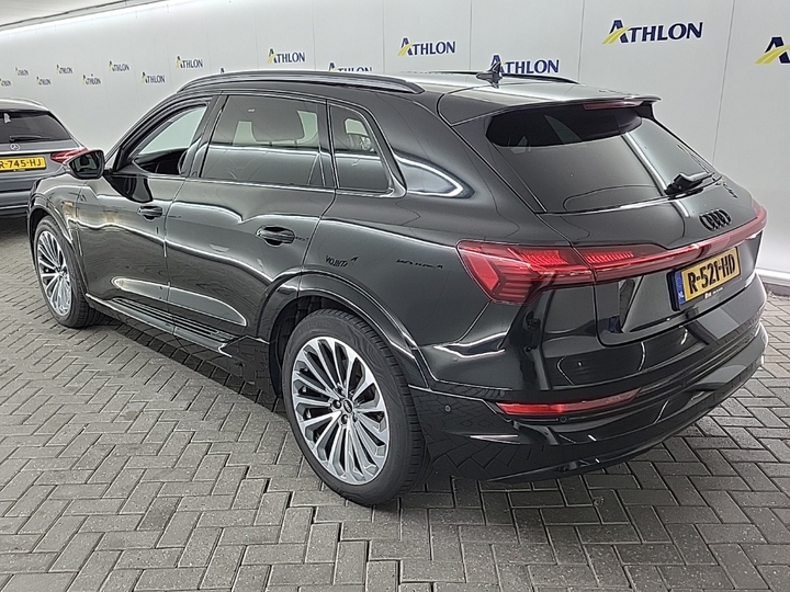 Photo 5 of Audi e-tron