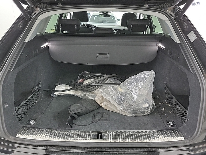 Photo 6 of Audi e-tron