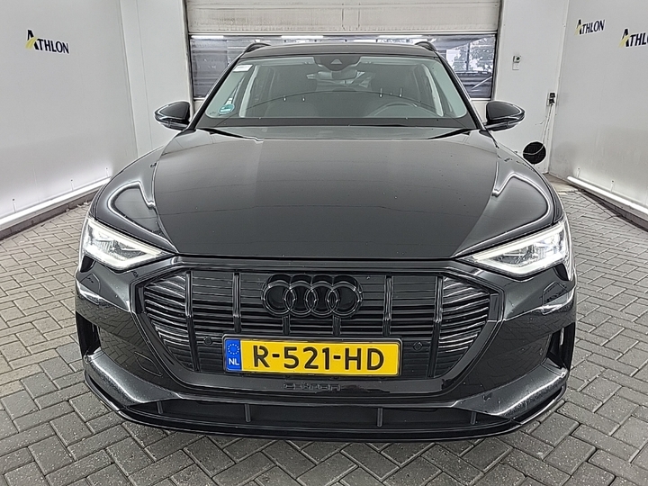 Photo 18 of Audi e-tron