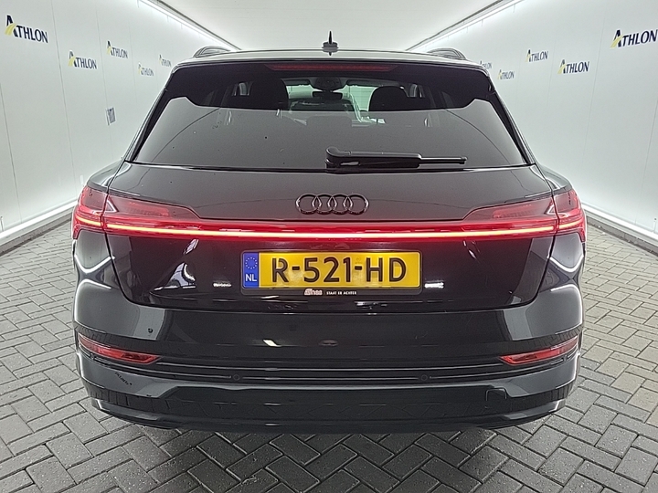 Photo 19 of Audi e-tron