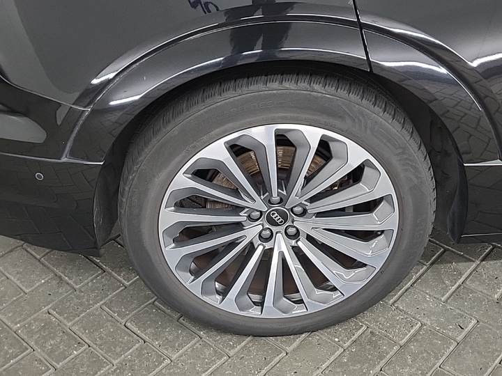 Photo 20 of Audi e-tron