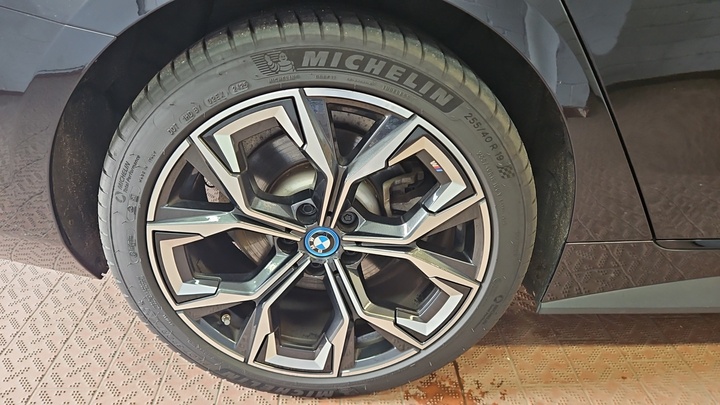 Foto 11 van BMW i4