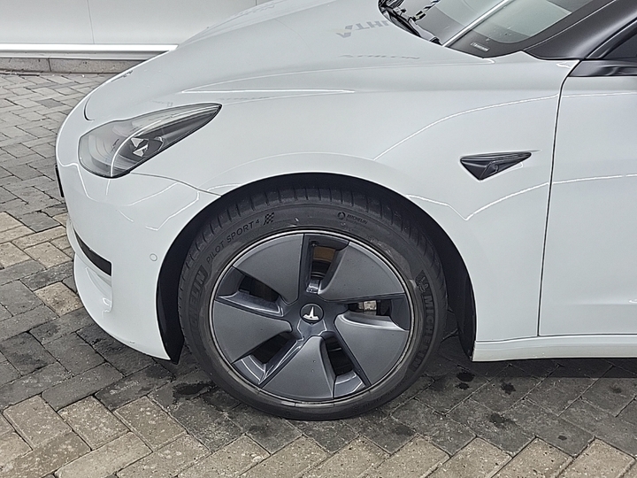 Foto 21 van Tesla Model 3